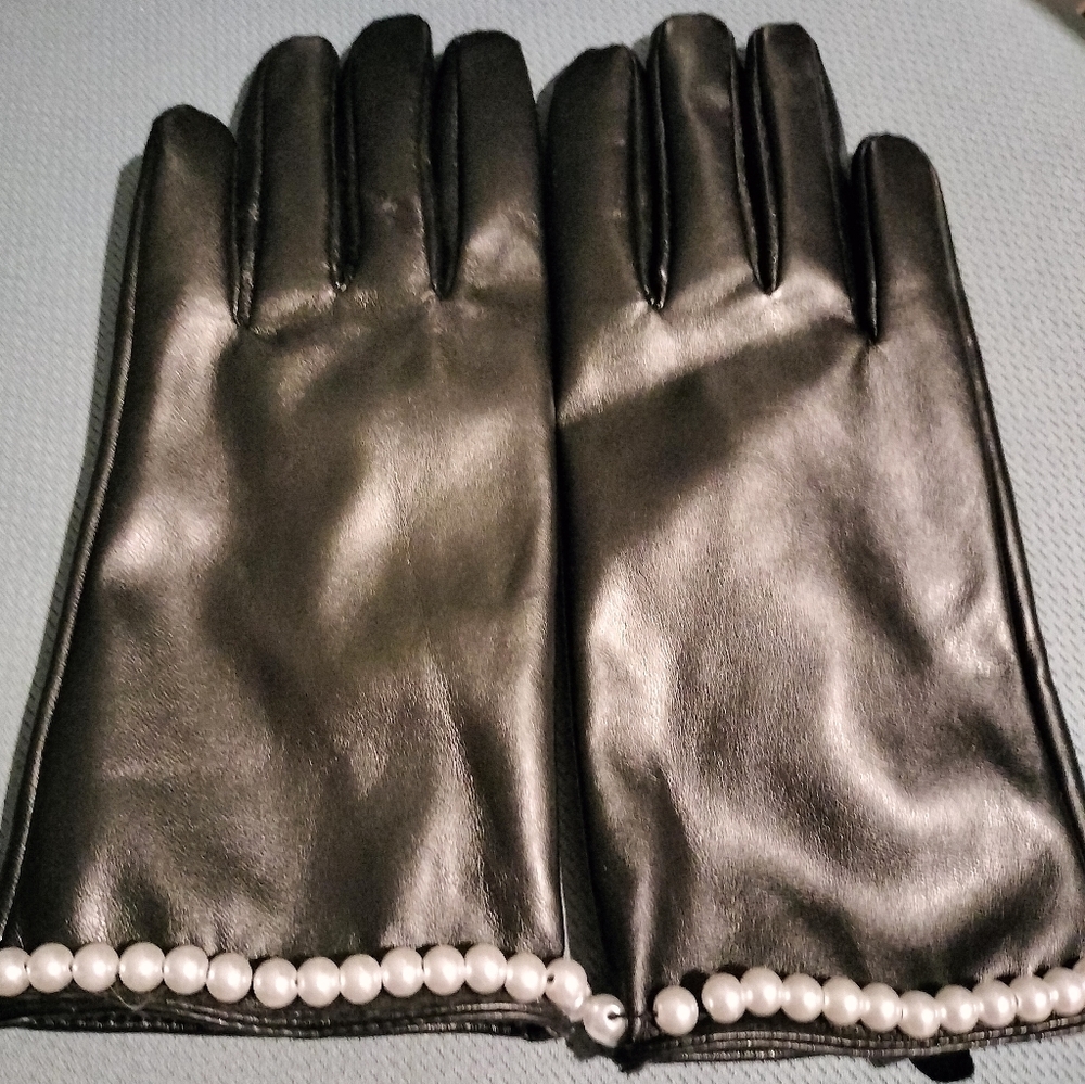 New Women's Black Driving Gloves with Pearl Accents. One size.